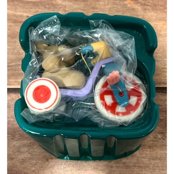 1985 HALLMARK KEEPSAKE ORNAMENT QX480-5 BEARY SMOOTH RIDE TRICYCLE TEDDY BEAR - Picture 3 of 7